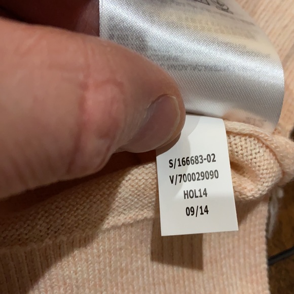 NWT Banana Republic V Neck Lightweight Sweater - Picture 9 of 9